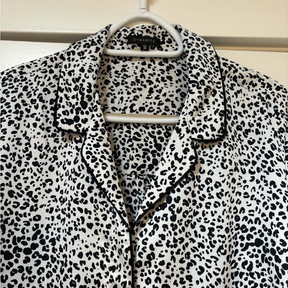 Dynamite Leopard Cropped Blouse 🐆 - Picture 6 of 10